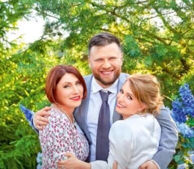 Ксения (дочь Розы Сябитовой) с мужем и мамой