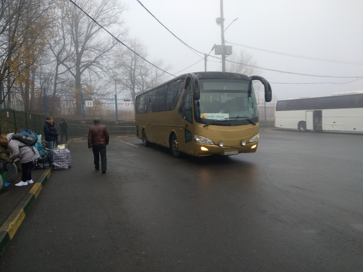 Автостанция у метро Битцевский парк. Фото автора.