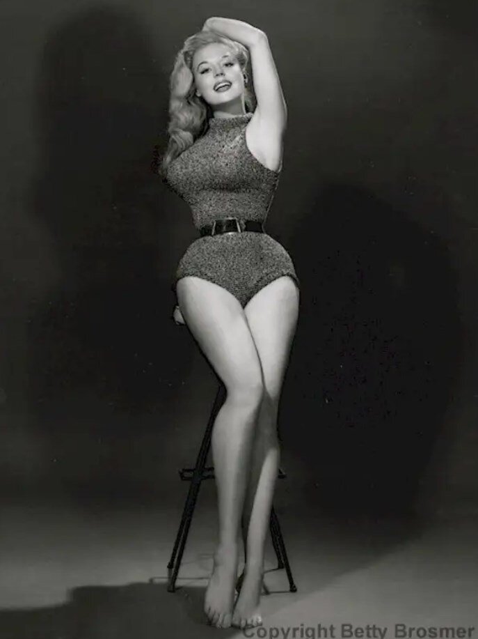 Знаменитый снимок мэрилин монро. Мисс америка 1924. Советские женщины в купальниках. Бетти бросмер, 1950. Бетти бросмер фигура.