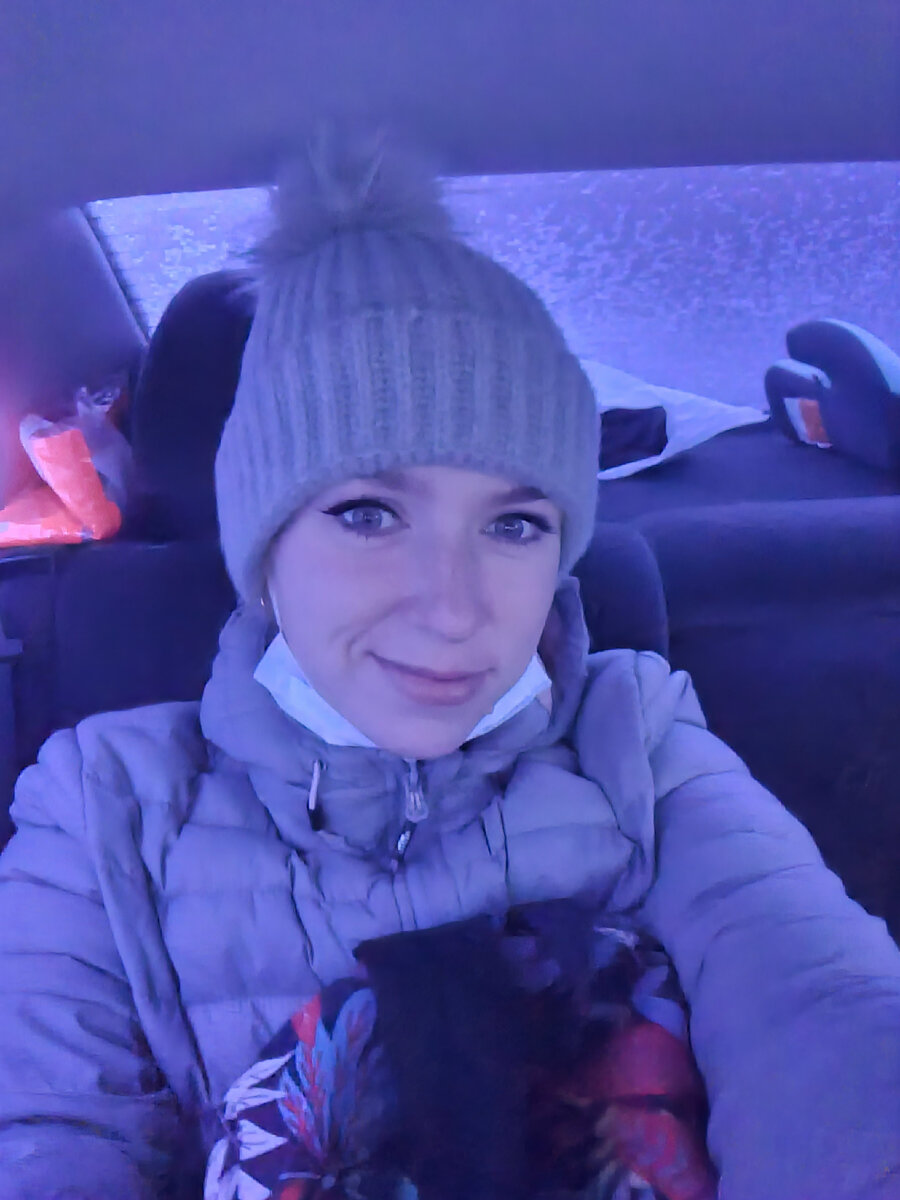 Это я! В зимнем обличии, вроде не выгляжу усталой и замученной, да и одета "прилично"...