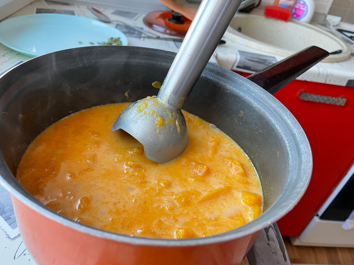 Приготовление тыквы в кастрюле. Супа ру. Как делают тыквенный тесто. Евунчик как сделать тыквенное пюре.