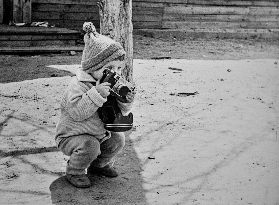 Юный фотограф, 1965 год. Автор фото - В. Иванец. Источник фото: russiainphoto.ru