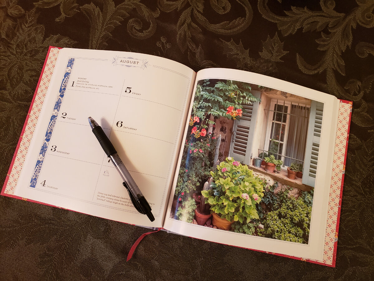 Мой оптимистический еженедельник на следующий год. Фото автора.