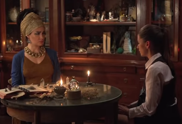 Кадры из сериала: Тамара принимает очередную клиентку