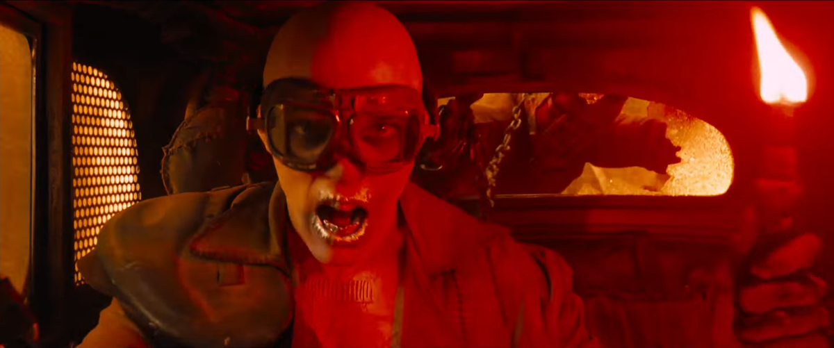 «I live! I die! I live again!»
(Фото: кадр из х/ф «Безумный Макс: Дорога Ярости», реж Дж. Миллер, 2015)