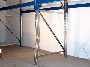 Пример некачественного стеллажа