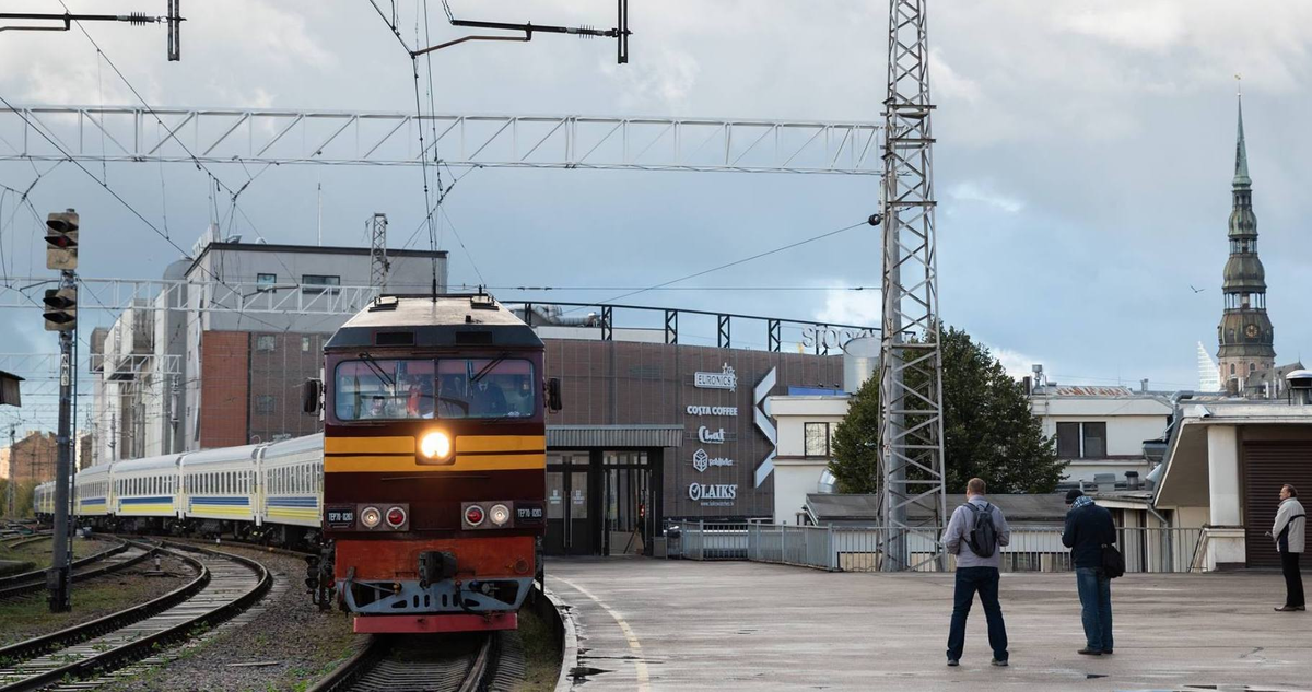 Четверо поездов. Рига поезд. Поезд Минск Рига. Поезд Киев Рига. Рижские электрички.