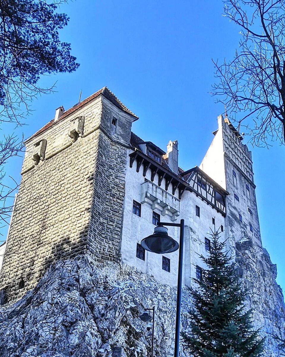 Здесь: Castelul Bran