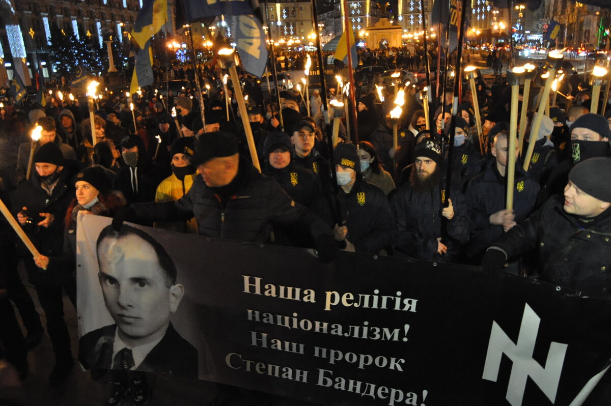 Есть сомнения во взглядах тех, за кого вы в Москве и Питере на улицы выходите? Яндекс. Картинки.