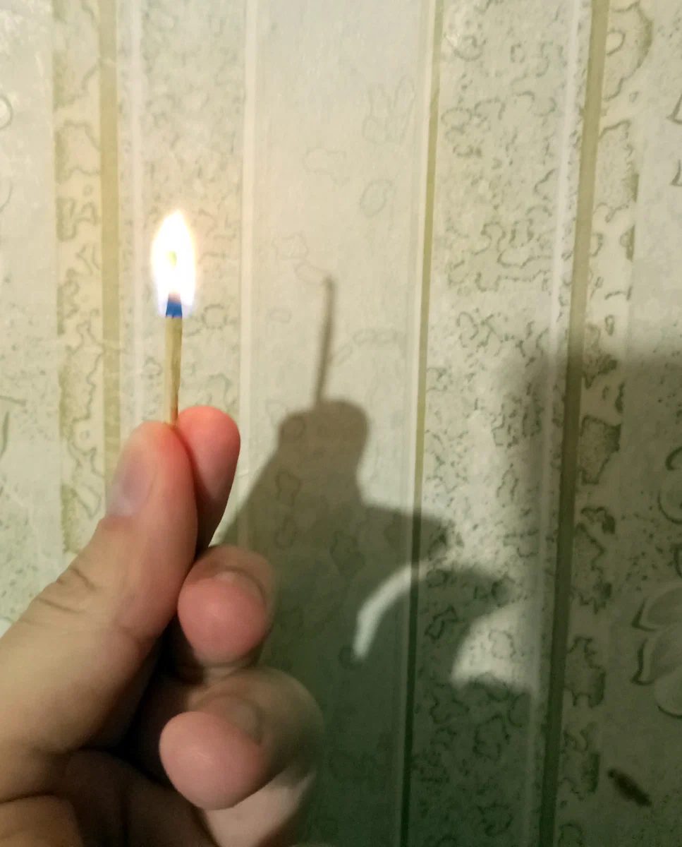 Почему свечное пламя не создает тени: научное объяснение