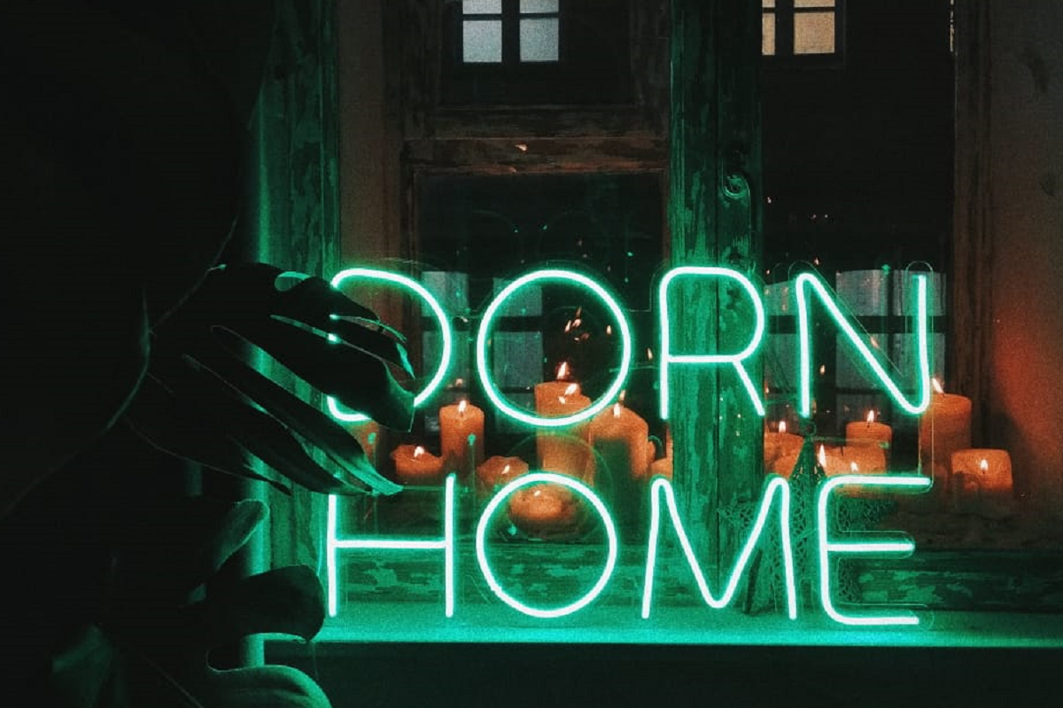 Интерьерная вывеска из гибкого неона