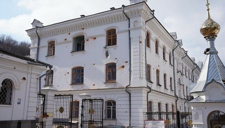 Свято-Успенская Святогорская Лавра после обстрелов