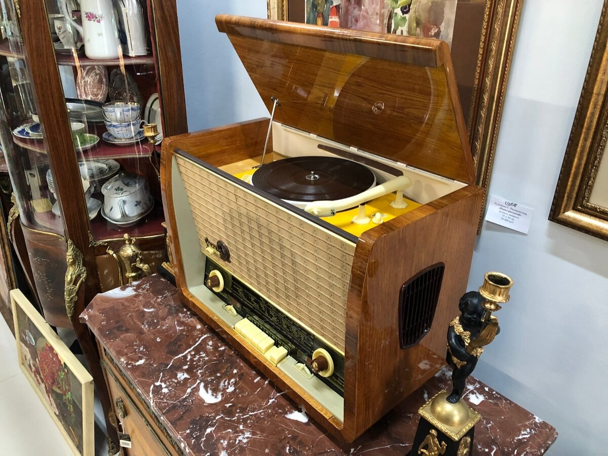 Винтажная советская радиола 