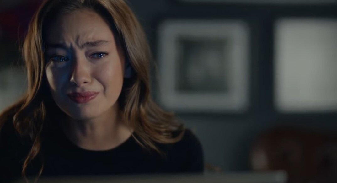 Нихан услышала голос брата