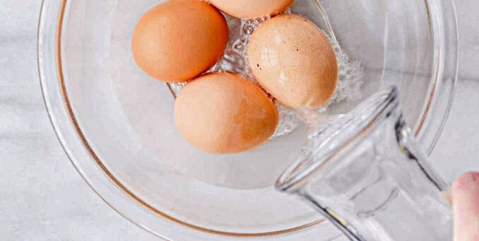 Яйца в холодную или горячую воду. Холодные яйца. Яйца на холоде. Холодные яйца сдались. Как согреть яйца.