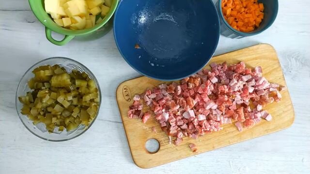 Солянка с колбасой, рецепт с фото пошагово