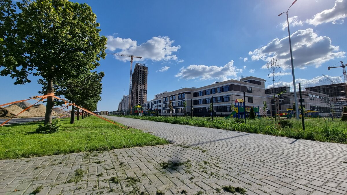 Новая школа № 102 в Краснодаре в NEO-квартал Красная площадь - фото