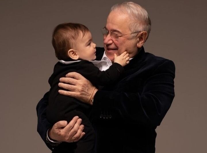 Евгений Петросян с сыном Ваганом, который подарил ему вторую молодость (фото из личного блога)