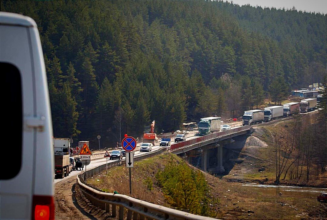 Трасса М5 "Москва - Челябинск", Симский перевал, наши дни. Фото с сайта zhiznraiona.ru, обработано автором