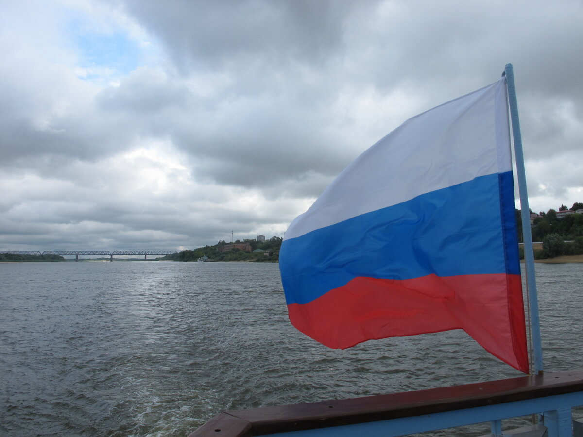 Вид с катера на мост в г. Муром.