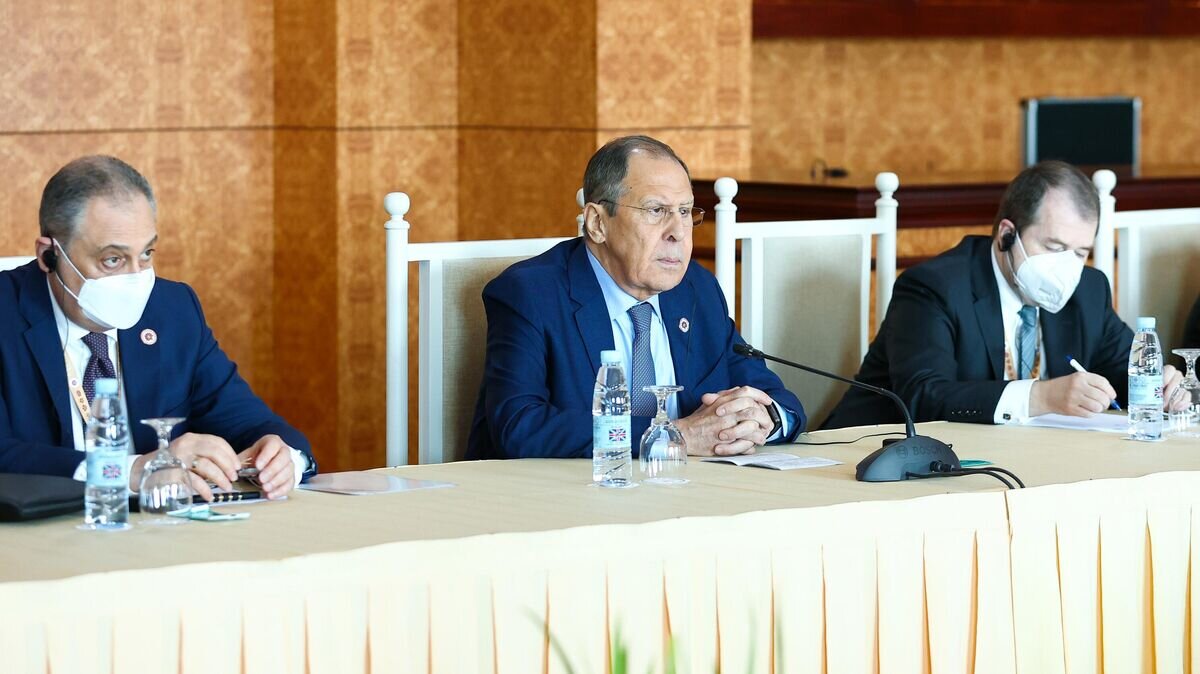    Министр иностранных дел РФ Сергей Лавров во время встречи с министром иностранных дел Китая Ваном И в Камбодже© РИА Новости / пресс-служба МИД РФ