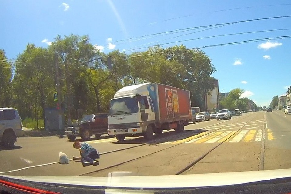     Автомобилисты просто проезжали мимо  ГУ МЧС России по Хабаровскому краю