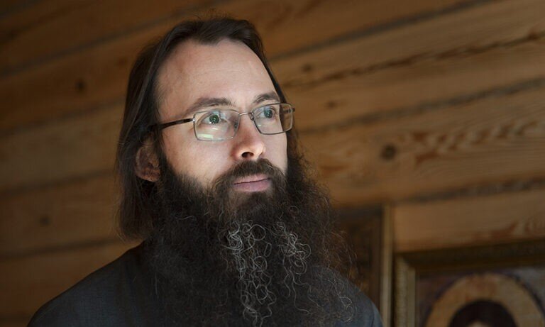 Священник Валерий Духанин (1976), кандидат богословия, проректор по учебной работе и преподаватель Николо-Угрешской Духовной Семинарии, автор многих книг, посвященных смыслу и значению православной веры.