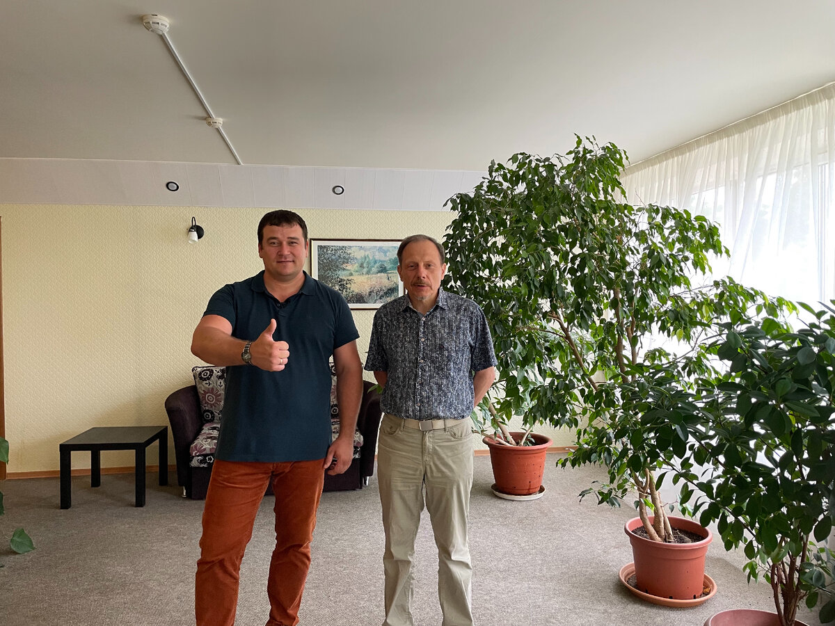 слева- Реут Вячеслава Вячеславович, Председатель ассоциации врачей амбулаторной реабилитации, справа- Карпухин Александр Васильевич, исполнительный директор санатория "Черная Речка"
