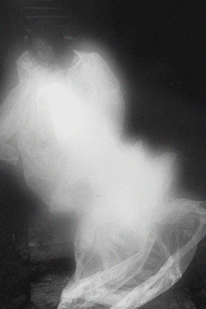 Кокон можно сбросить, и все, что от него останется — робкий намек на жизнь. 