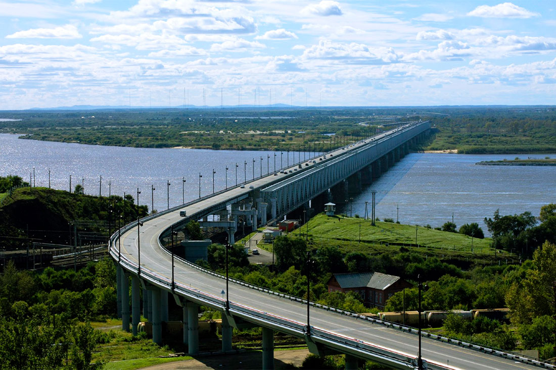 Мост на реке амур