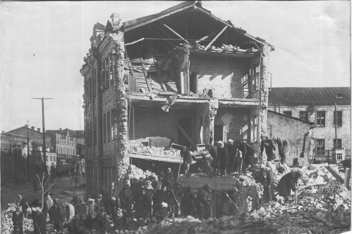 Освобожденный Луганск. 1943 год (Источник: https://mklnr.su/)