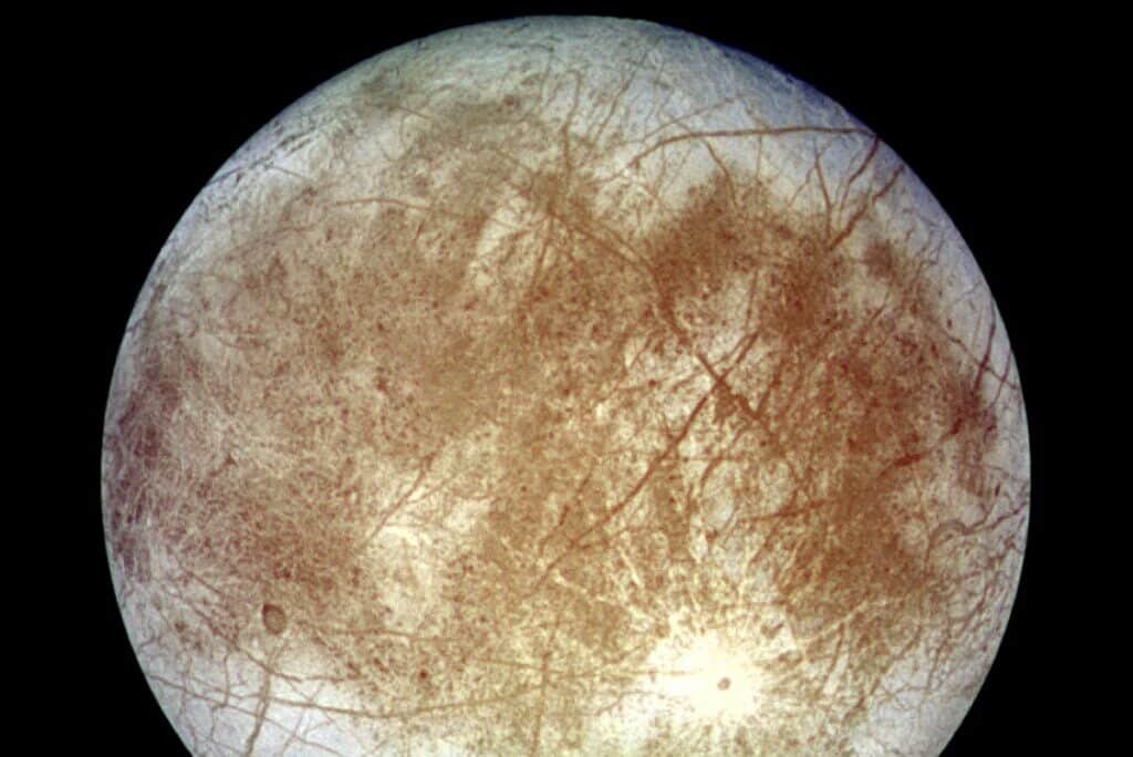    Европа на снимке Galileo, с расстояния 680 тысяч километров / ©NASA, JPL, DLR