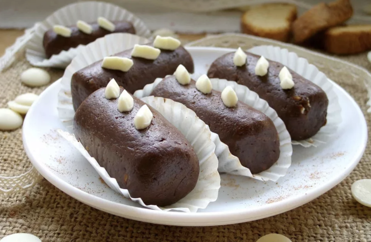 Пирожное картошка рецепт классический. Пирожное картошка Энди шеф. Пирожное картошка Мишель. Пирожное картошка шоколадная. Картошка кондитерская.