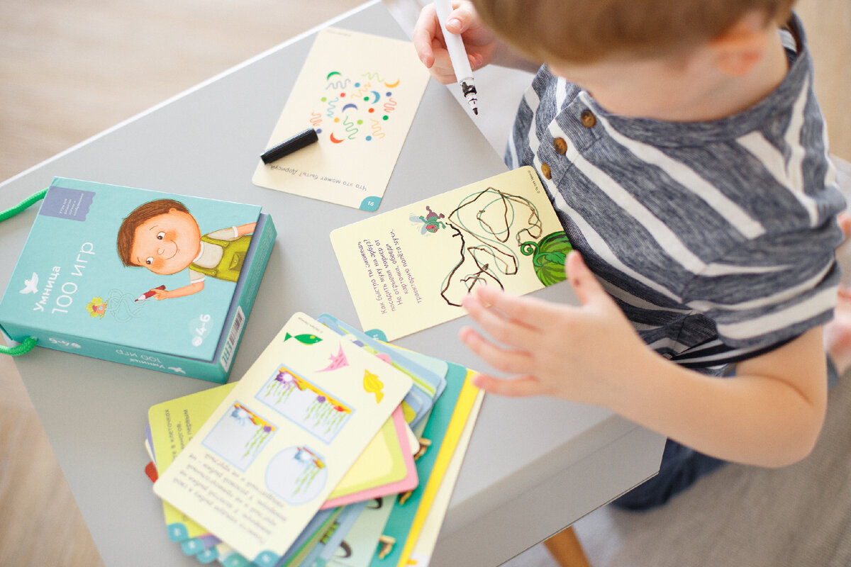 На фото - комплект серии "100 игр" от "Умницы" (идеальная серия в дорогу, а также для самостоятельных занятий)