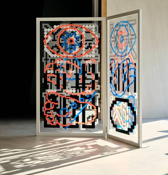 Инсталляция художницы Ли Хва Ён, вдохновленная "Ахакпёном". 