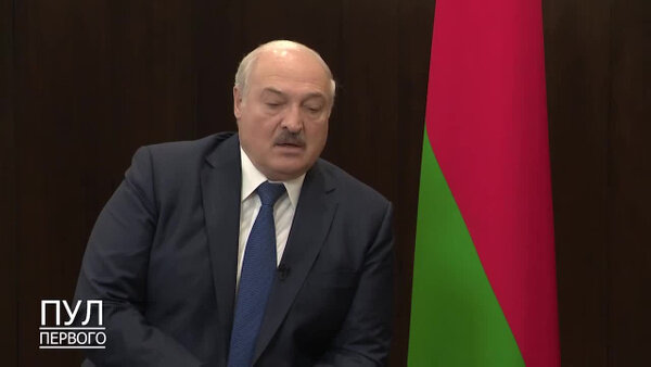 Президент Белоруссии Александр Лукашенко ответил на вопрос о возможном применении ядерного оружия Россией. Видео © Telegram / Пул Первого