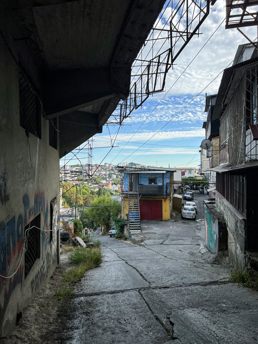 Фавелы на Альпийской улице в Сочи.