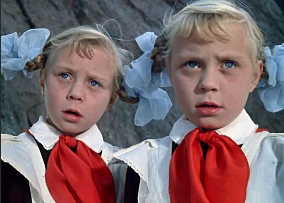 кадр из фильма "Королевство кривых зеркал" 