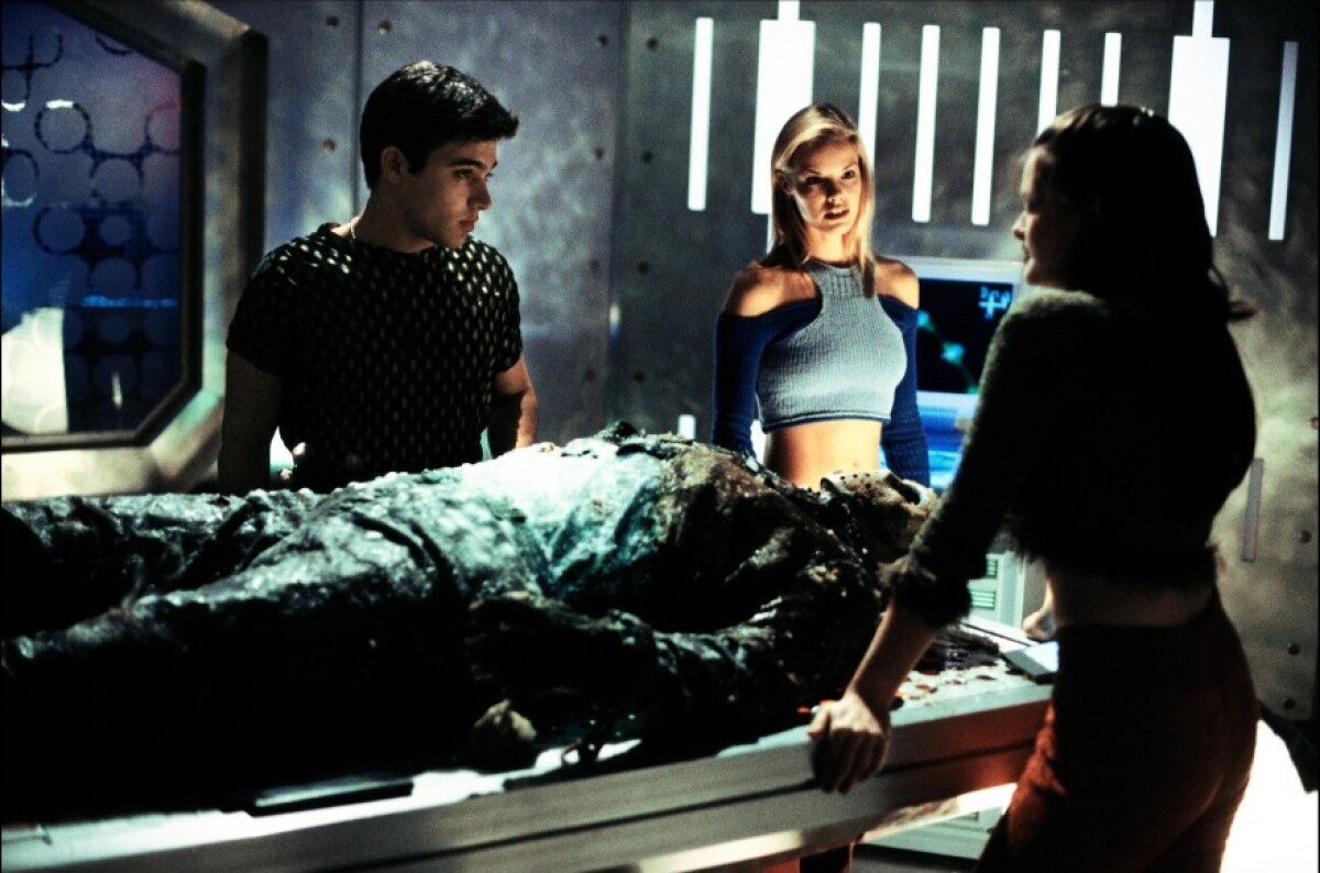 Джейсон в лаборатории на космическом корабле