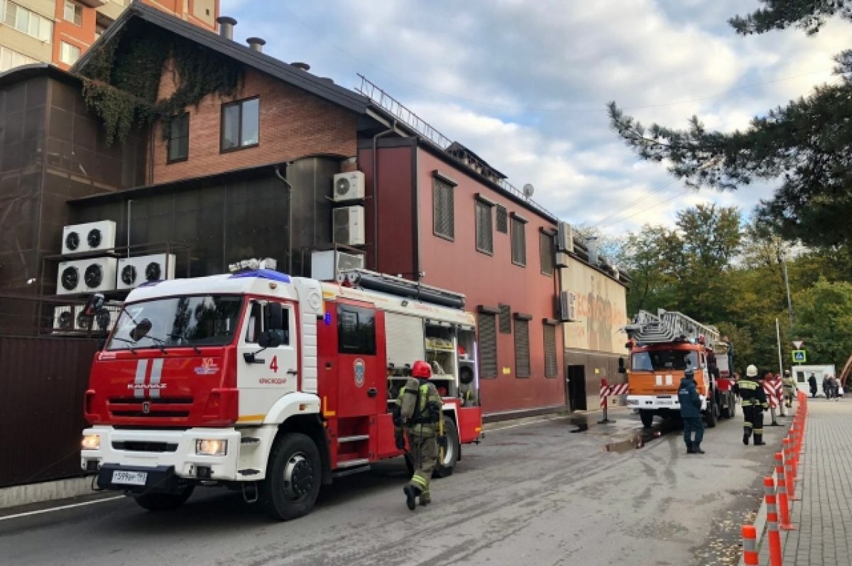    В Краснодаре из горящего ресторана на Зиповской эвакуировали 140 человек