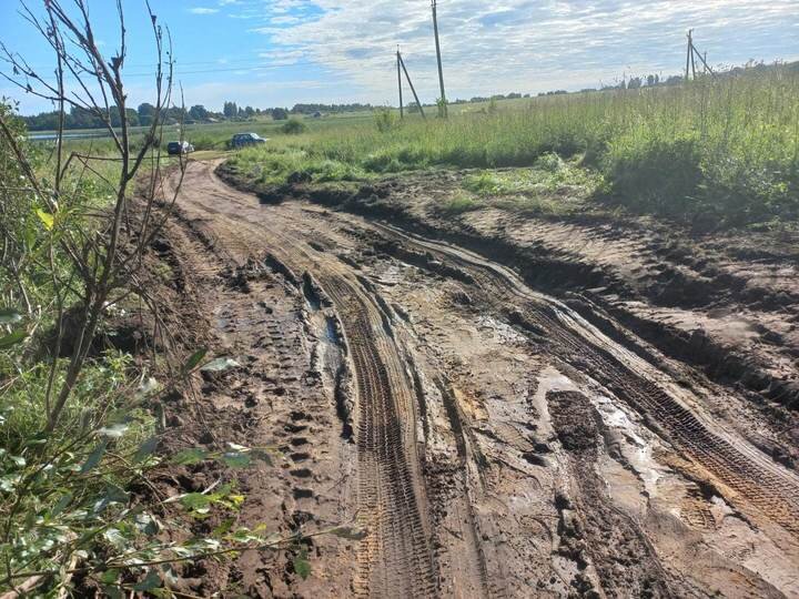     Вот так выглядел берег озера до благоустройства