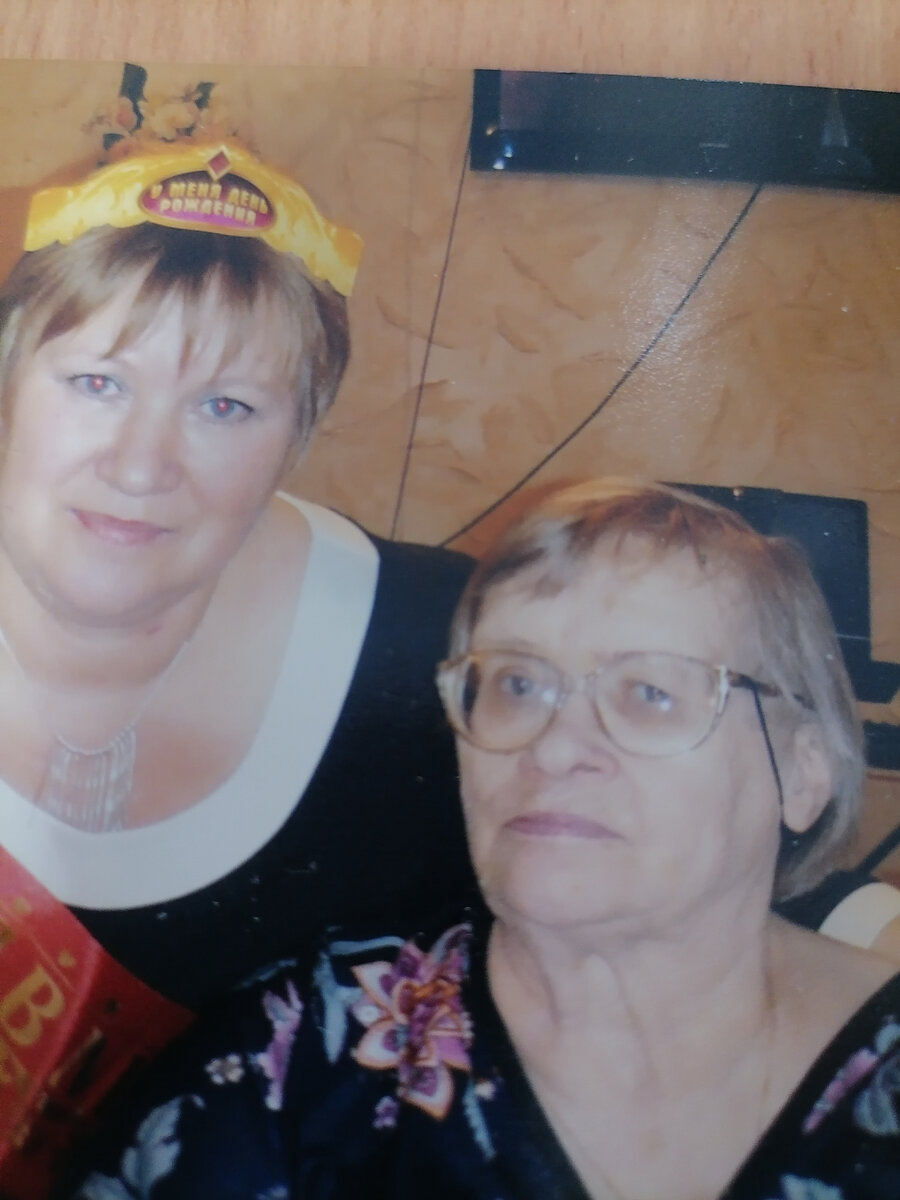 А это мы с моей мамочкой, есть конечно более поздние фотографии, но эта на мой взгляд лучшие