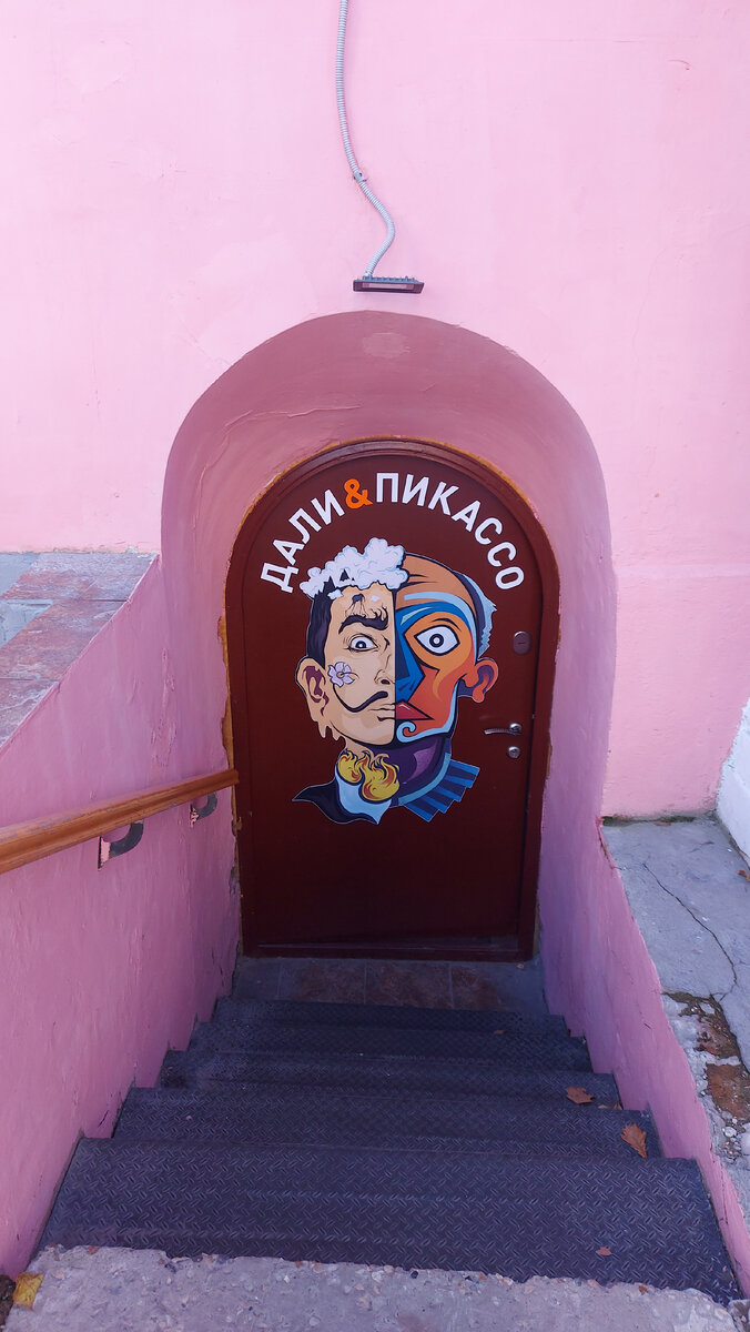 Вход на выставку, сад им. Баумана, Путевой дворец Петра III.