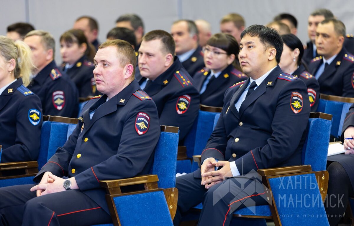    В Ханты-Мансийске наградили лучших полицейских