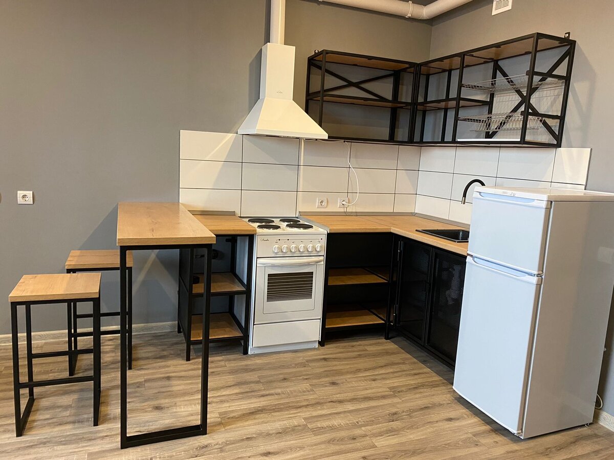 Железные каркасы и сосновый щит 