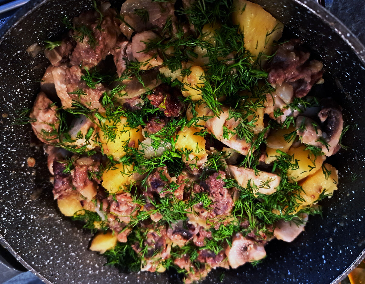 Жаркое из говядины с грибами и картофелем. Фото автора