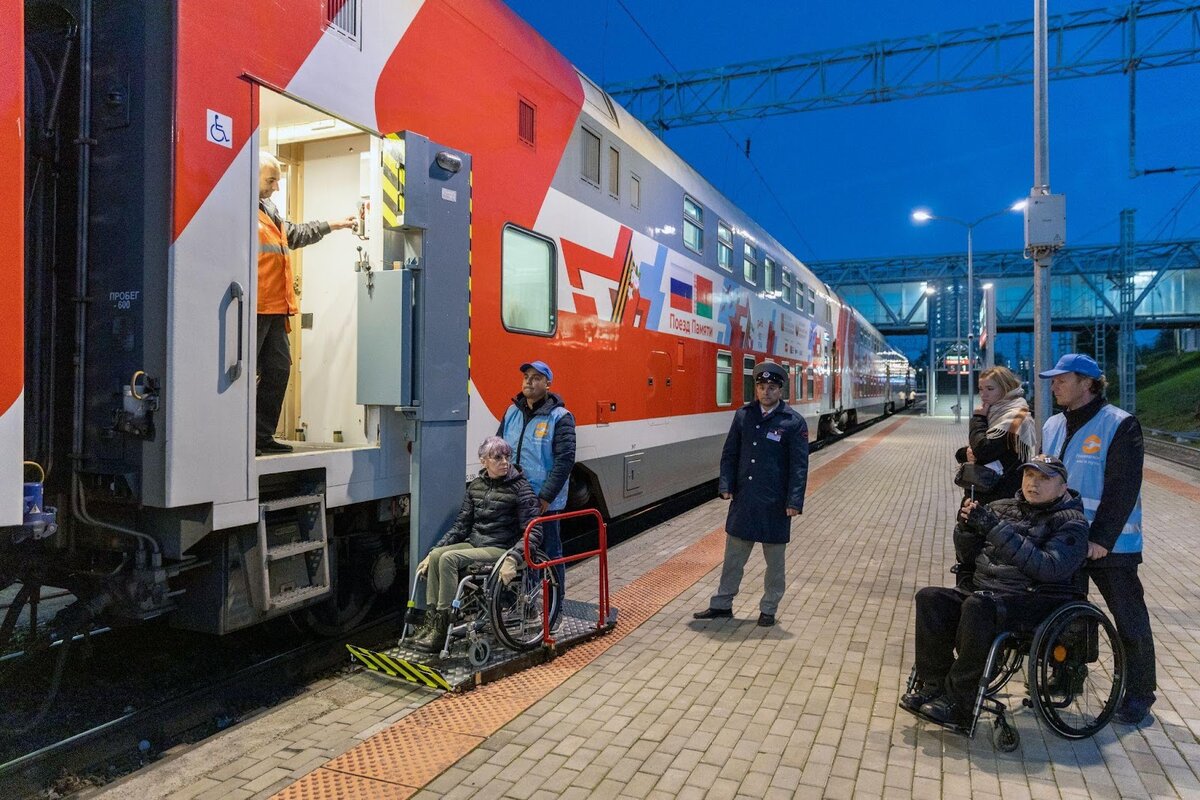 Сайт путешествие ржд. Маломобильные пассажиры РЖД. Российские поезда. Вагон поезда. Вагон РЖД.