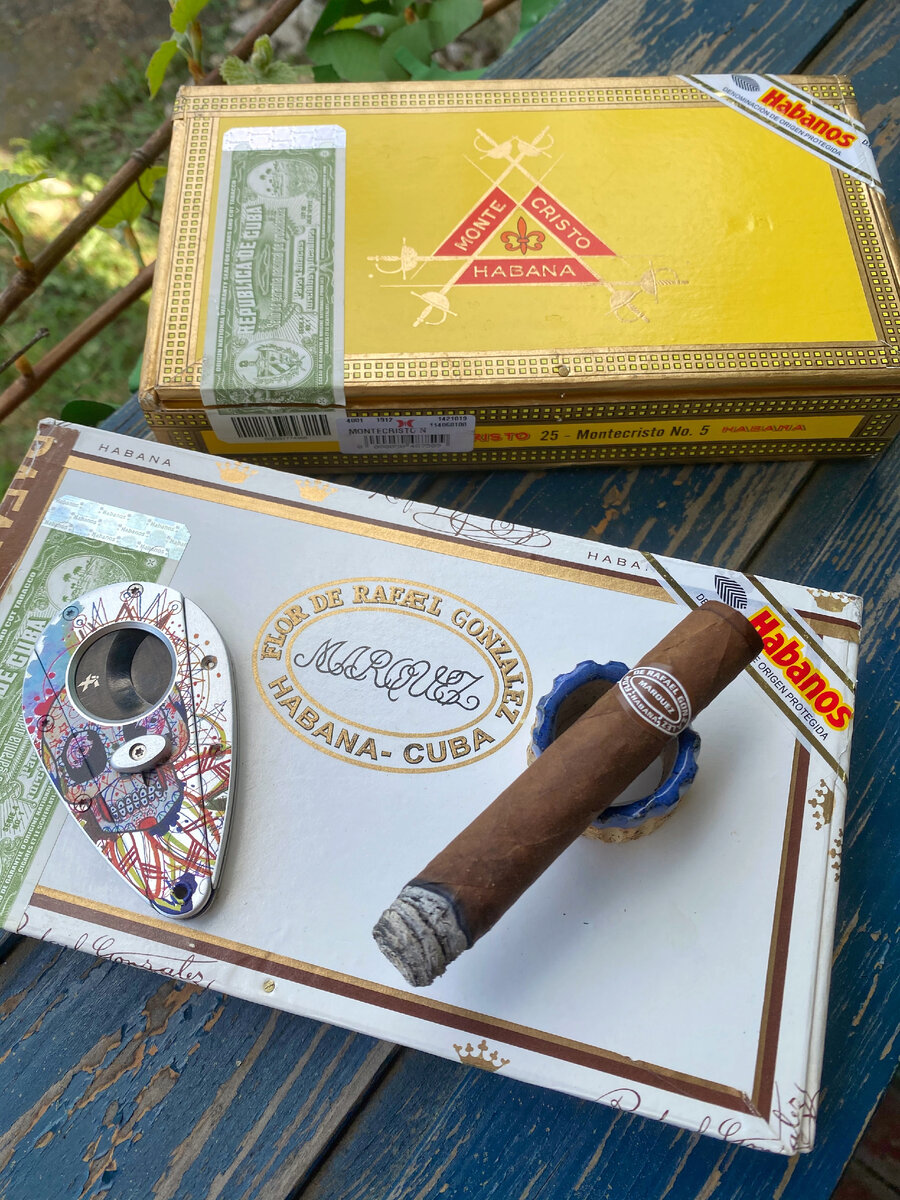 Rafael Gonzalez Perlas 2014-2016
Релиз: 2012

Некогда премиальный и очень популярный бренд Rafael Gonzalez сегодня состоит лишь из мягких и легких сигар небольшого формата, у которых, тем не менее, сохранилось не мало поклонников среди ценителей☝