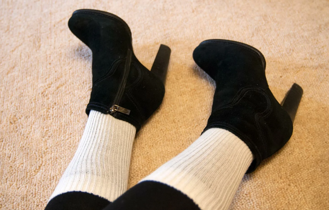 Носки на колготки — идеально тепло зимой: 5 лайфхаков для чулочно-носочных изделий