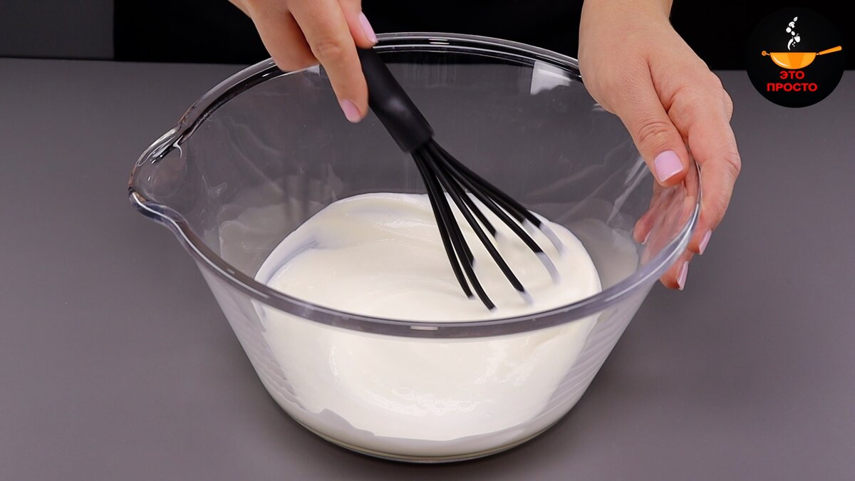 Фото можно листать влево